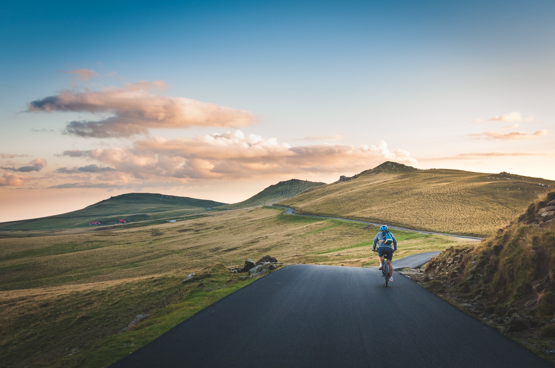 Fahrradfahrer in freier Natur